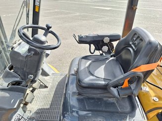 Four wheel front forklift Caterpillar GP25NTD