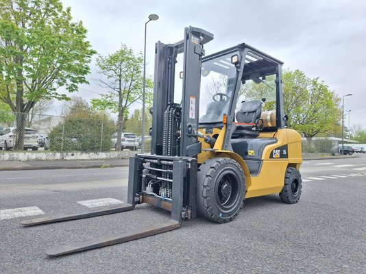 Four wheel front forklift Caterpillar GP35 NTD - 1