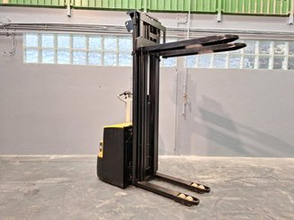 Pedestrian pallet stacker Caterpillar NSP16N2