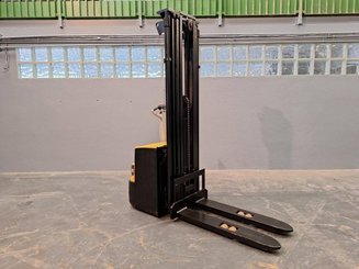 Pedestrian pallet stacker Caterpillar NSP16N2