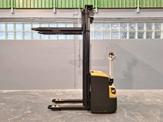 Pedestrian pallet stacker Caterpillar NSP16N2