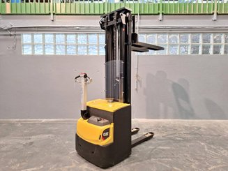Pedestrian pallet stacker Caterpillar NSP16N2