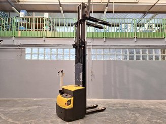 Pedestrian pallet stacker Caterpillar NSP16N2