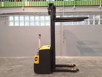 Pedestrian pallet stacker Caterpillar NSP16N2