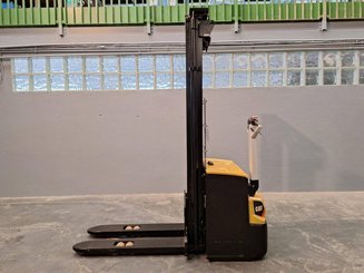 Pedestrian pallet stacker Caterpillar NSP16N2