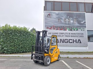 Four wheel front forklift Hangcha XE25i (CPD25-XEY2-SI)