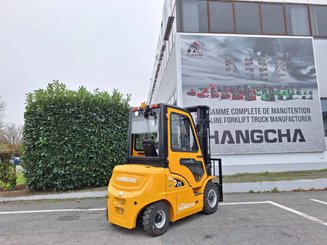 Four wheel front forklift Hangcha XE25i (CPD25-XEY2-SI)