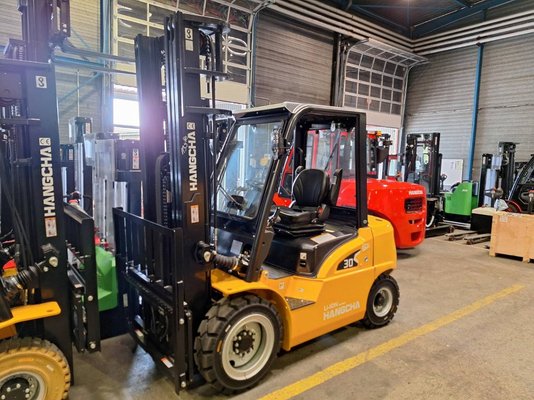 Four wheel front forklift Hangcha XE30i (CPD30-XEY2-SI) - 1