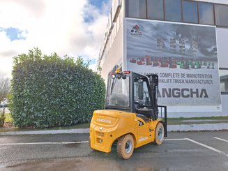 Four wheel front forklift Hangcha XE35i (CPD35-XEY2-SI)