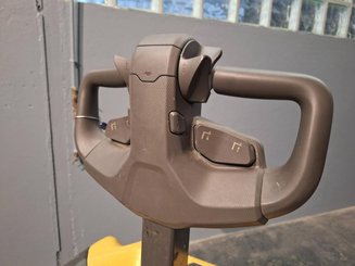 Stand-on pallet truck Caterpillar NPV20N2 - 12