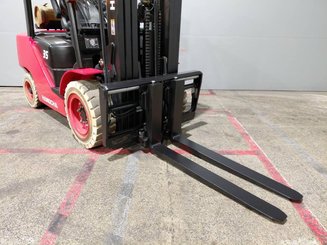 Four wheel front forklift Hangcha XF35G