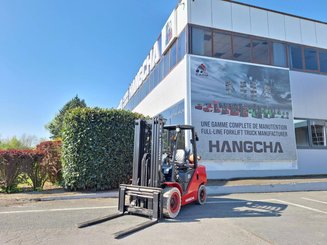 Four wheel front forklift Hangcha XF35G - 1