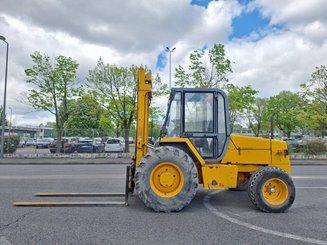 All-terrain forklift JCB 930-2