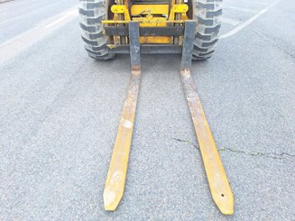 All-terrain forklift JCB 930-2