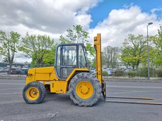 All-terrain forklift JCB 930-2