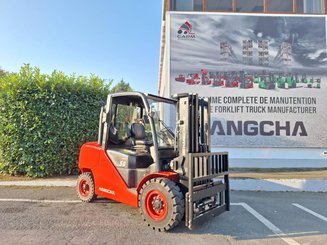 Four wheel front forklift Hangcha XF50D - 1