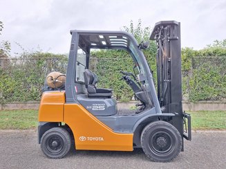 Four wheel front forklift Toyota 028FGF25