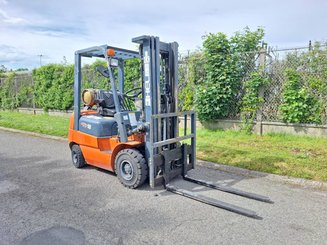 Four wheel front forklift Heli CPYD18 - 1