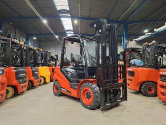 Four wheel front forklift Hangcha XF35G-2 - 1