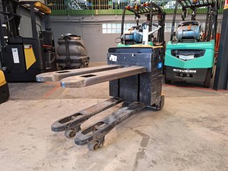 Pedestrian pallet truck Caterpillar NPP20N2