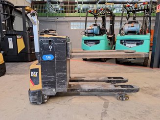 Pedestrian pallet truck Caterpillar NPP20N2