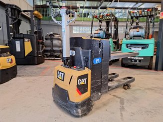Pedestrian pallet truck Caterpillar NPP20N2