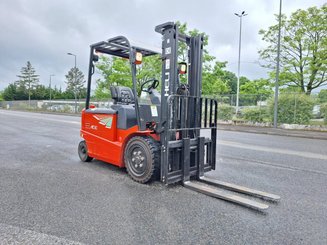 Four wheel front forklift Heli CPD30