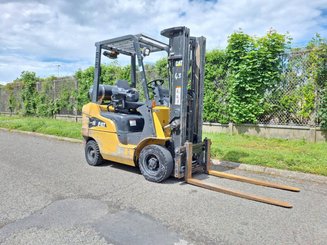 Four wheel front forklift Caterpillar GP20CN - 1