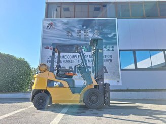 Four wheel front forklift Caterpillar GP25NTD