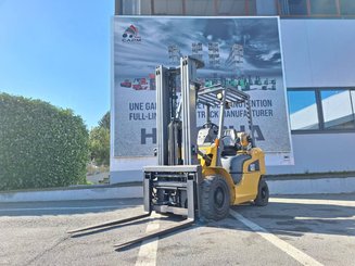 Four wheel front forklift Caterpillar GP25NTD
