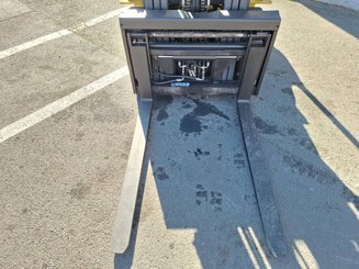 Four wheel front forklift Caterpillar GP25NTD