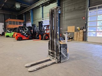 Pedestrian pallet stacker Caterpillar NSP16N2