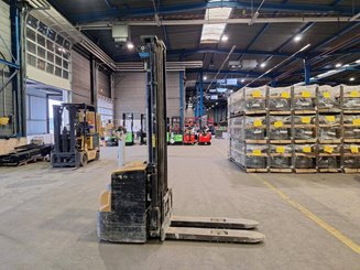 Pedestrian pallet stacker Caterpillar NSP16N2
