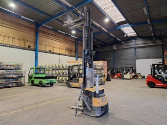 Pedestrian pallet stacker Caterpillar NSP16N2