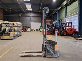 Pedestrian pallet stacker Caterpillar NSP16N2