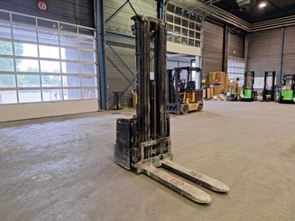 Pedestrian pallet stacker Caterpillar NSP16N2