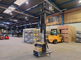 Pedestrian pallet stacker Caterpillar NSP16N2