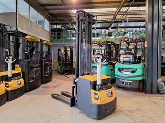 Pedestrian pallet stacker Caterpillar NSP16NI