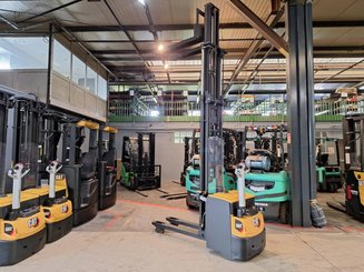Pedestrian pallet stacker Caterpillar NSP16NI