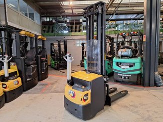 Pedestrian pallet stacker Caterpillar NSP16NI