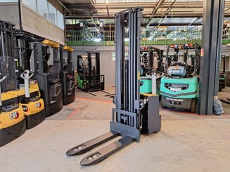 Pedestrian pallet stacker Caterpillar NSP16NI