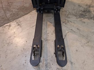 Pedestrian pallet stacker Caterpillar NSP16NI