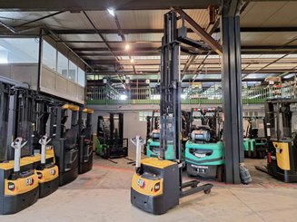 Pedestrian pallet stacker Caterpillar NSP16NI