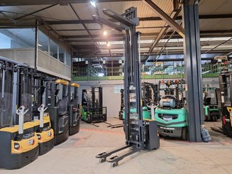 Pedestrian pallet stacker Caterpillar NSP16NI