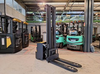 Pedestrian pallet stacker Caterpillar NSP16N2I - 1