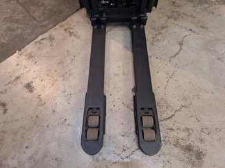 Pedestrian pallet stacker Caterpillar NSP16N2I - 19