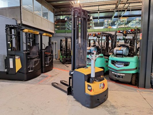 Pedestrian pallet stacker Caterpillar NSP16N2I - 1