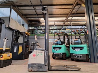 Pedestrian pallet stacker Crown ES4000-1.6