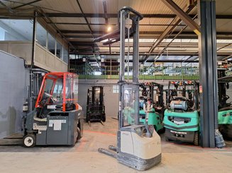 Pedestrian pallet stacker Crown ES4000-1.6