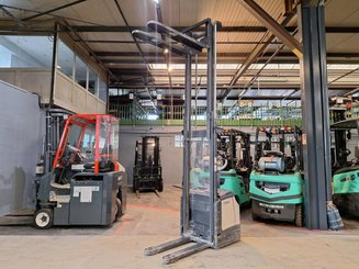 Pedestrian pallet stacker Crown ES4000-1.6